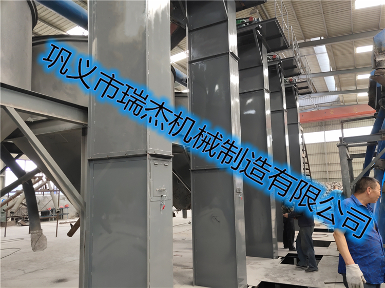 斗式提升機(jī)客戶現(xiàn)場圖